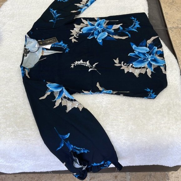 DG2 by Diane Gilman Floral Keyhole Ruffle Sleeve Blouse - Picture 5 of 8